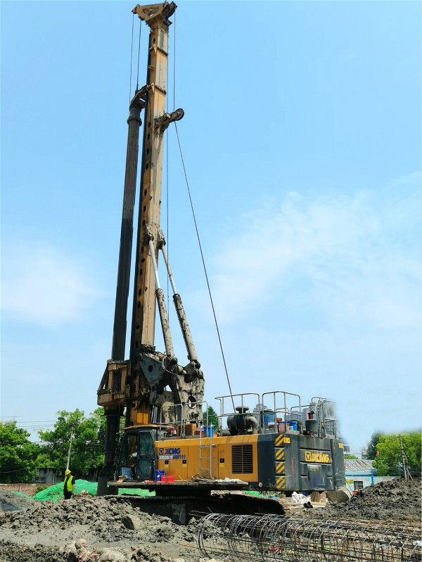 衡永高速，徐工XR280E旋挖鉆機(jī)作為主力設(shè)備.jpg